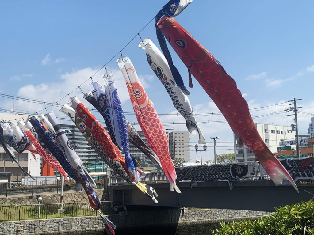 堺駅南歩道橋の鯉のぼり