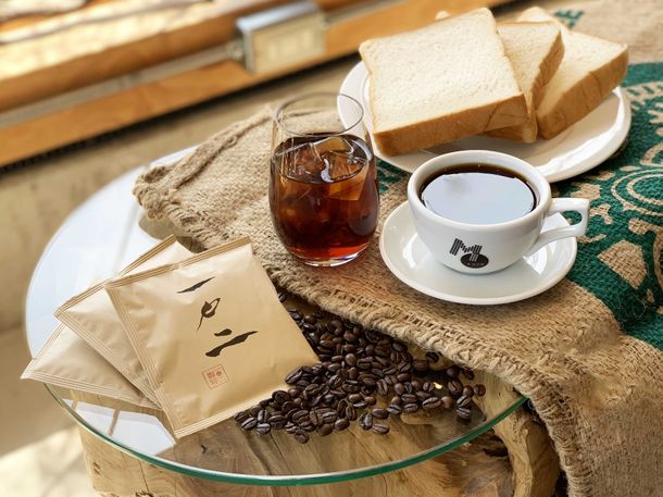 一〇二珈琲と生食パン