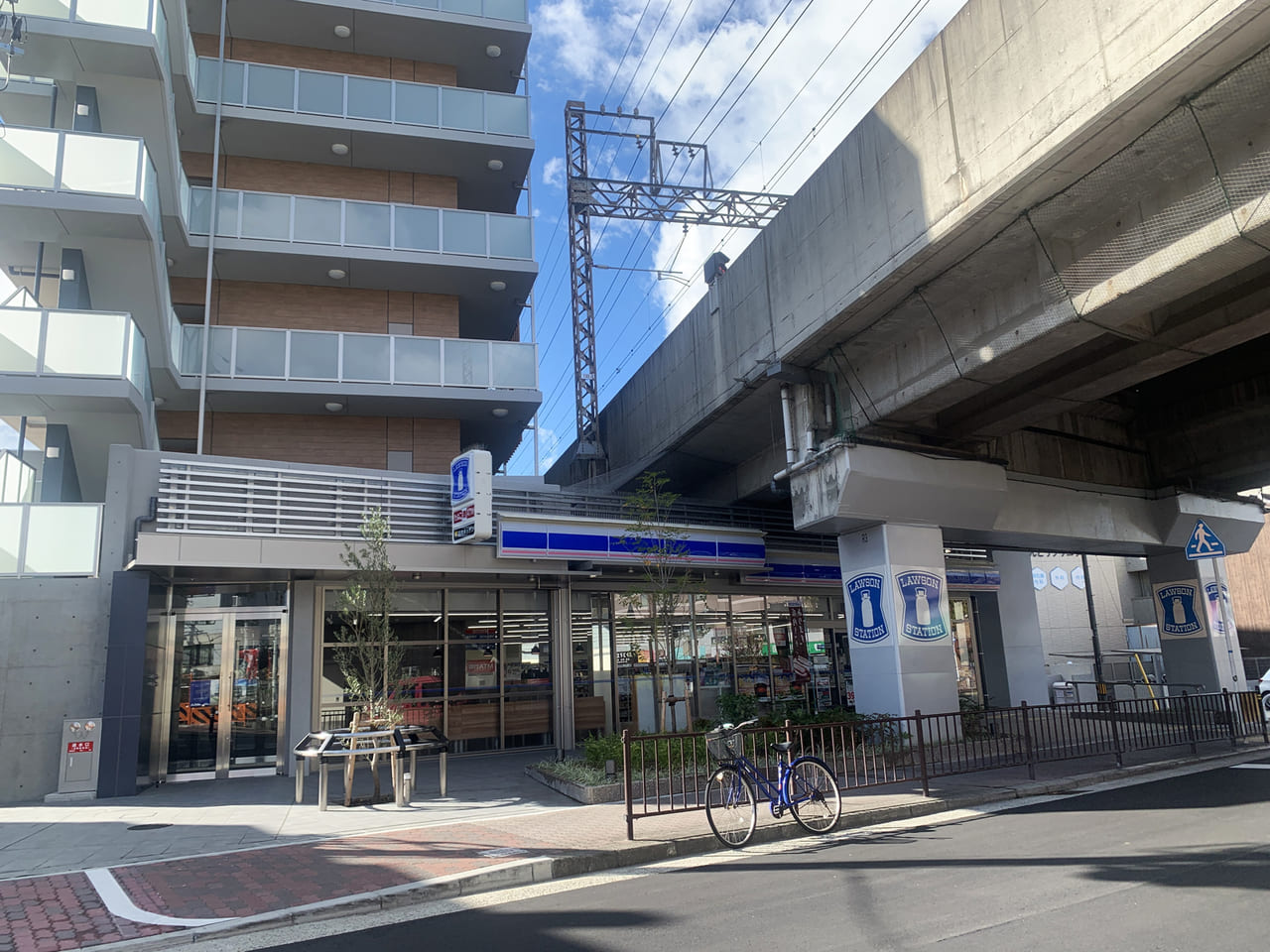 ローソン 南海七道駅前